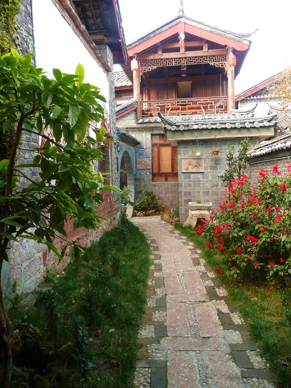 丽江古城客栈现在住一宿多少左右？