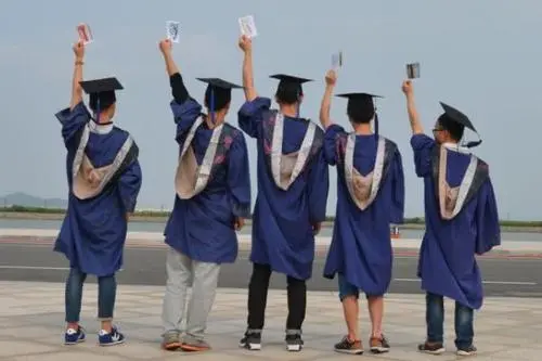 在清华、北大毕业的学生一般会选择在哪些地方就业？