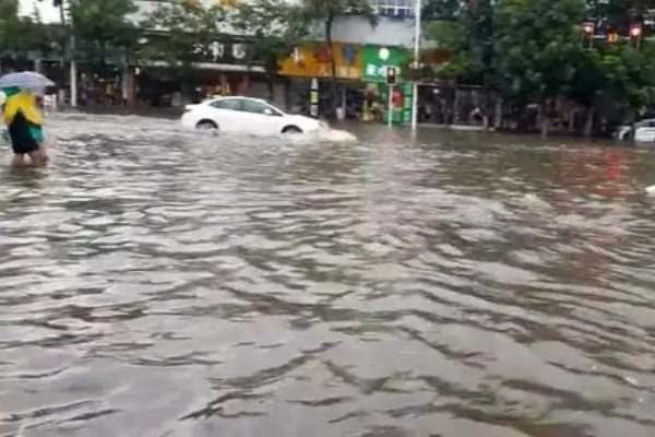 暴雨后几天的自来水不能喝，洪涝灾害对饮用水的卫生有何影响？