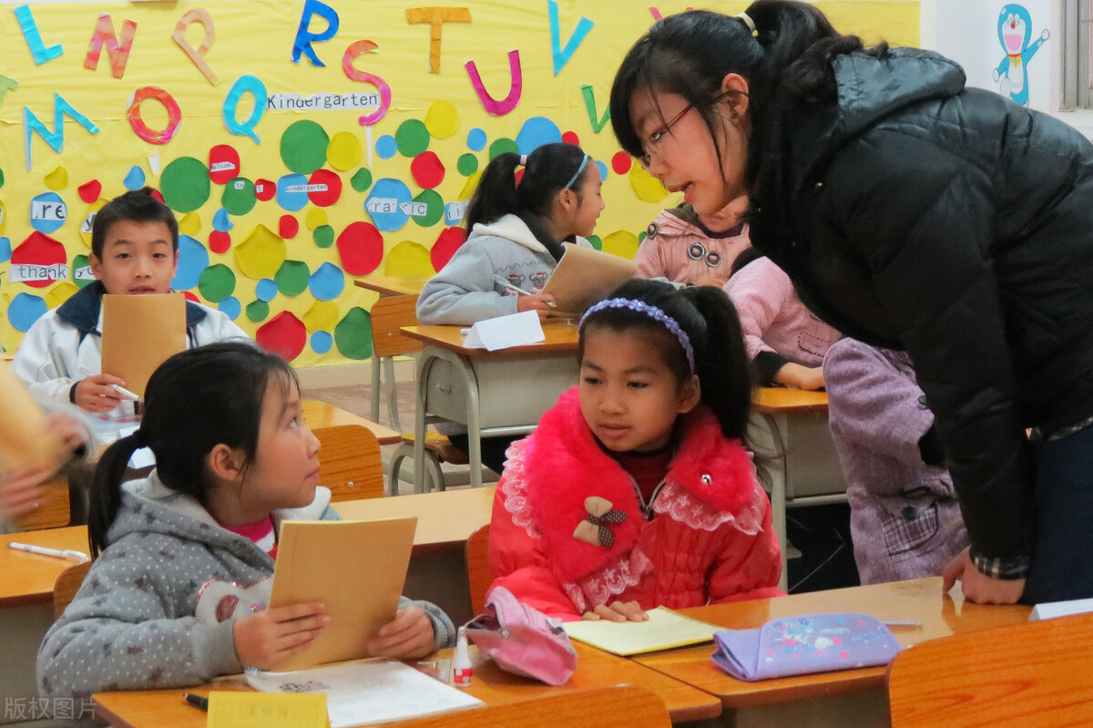 孩子班级学习氛围差，孩子天天不想读书怎么办？