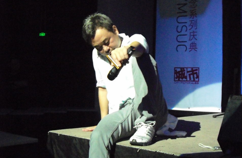 《把悲伤留给自己》原唱是谁？