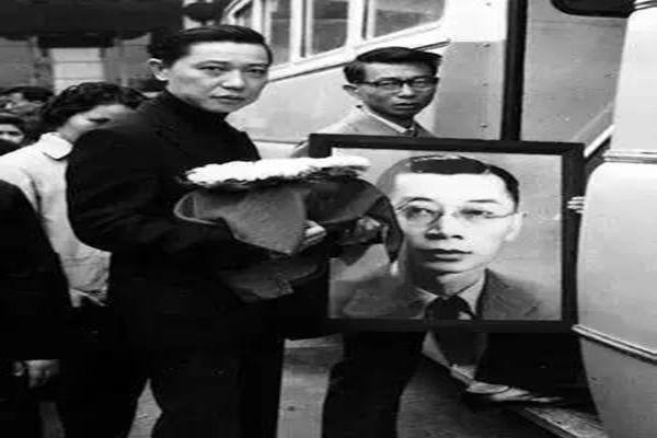 傅雷的死因是什么