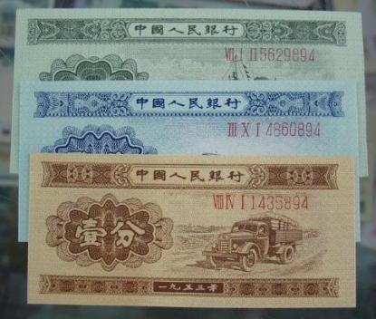 2011年的熊猫金银币套装现在价值多少钱？