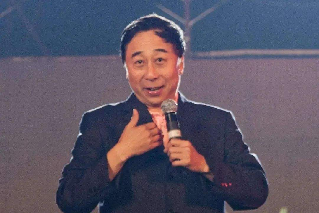 冯巩为什么不上央视春晚改上地方春晚了？