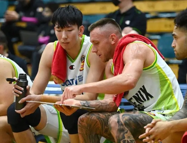 周琦NBL首秀砍下10分8篮板，他的表现有多出色？