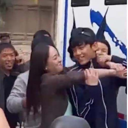 吴磊和陈乔恩是什么关系？