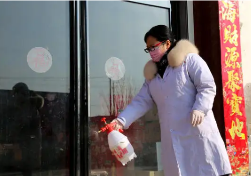 卫健委表示对钱文雄的离世深表痛心，基层防疫人员的工作强度有多大？
