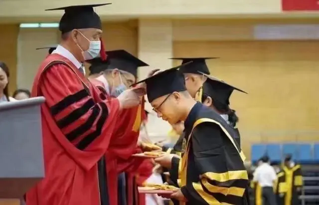 中国人民大学给予13名学生退学处理，他们被退学的原因是什么？