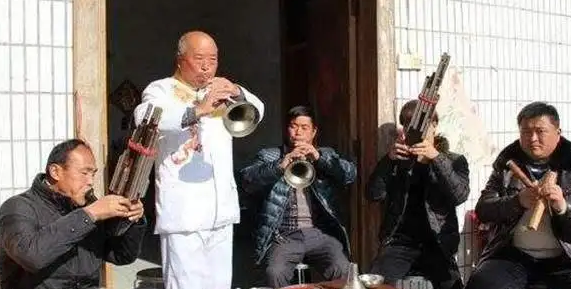 死人放的歌叫什么名字?