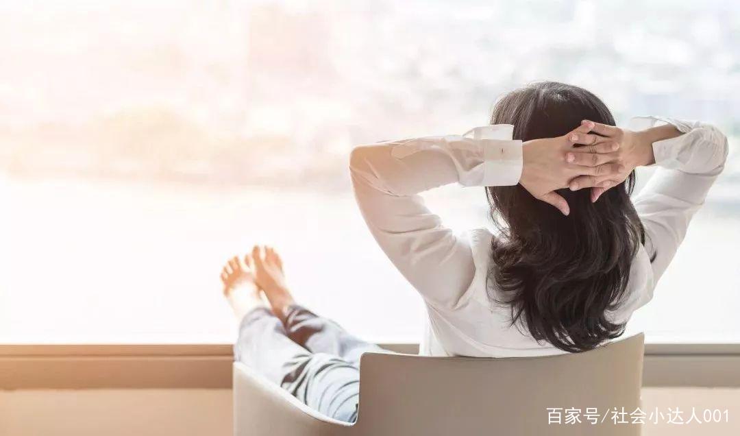 大连发生重大交通事故造成5死5伤，交通事故发生的原因是什么？