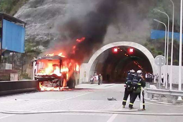 无锡惠山隧道一大客车起火原因