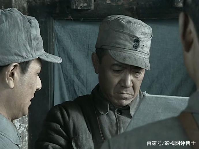 亮剑：方立功为何要给李云龙敬礼？你看看他们军阶差多少？