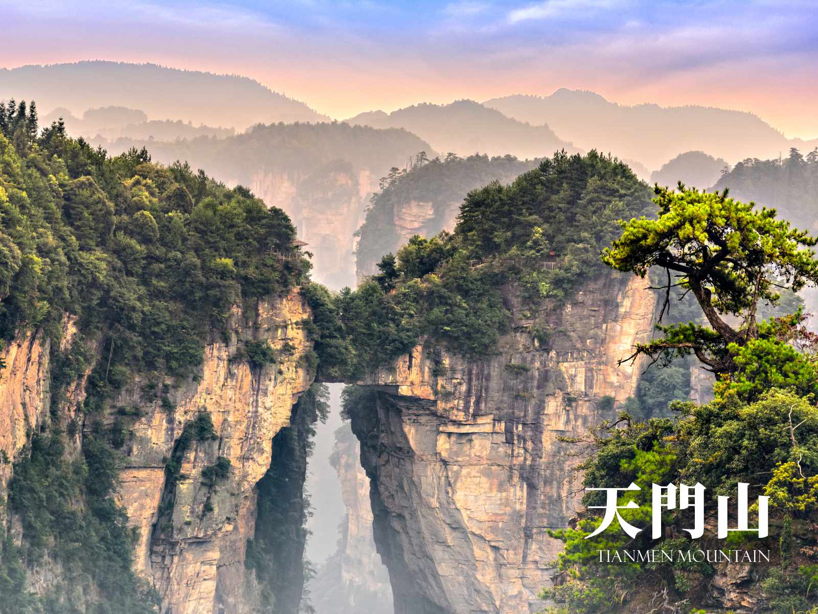 张家界适合带老人去吗？那里除了国家森林公园外还有那些地方值得去？