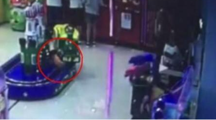 玩小火车被卡身亡是怎么回事？