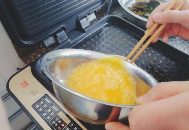 正宗的鸡蛋灌饼的做法及过程与配方