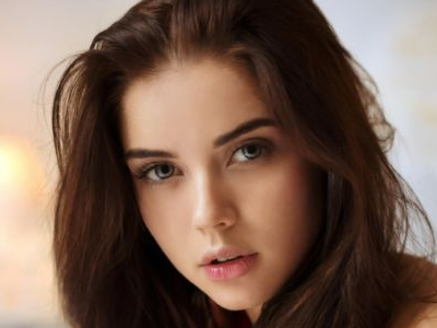 爱慕虚荣的女人的表现都有什么？