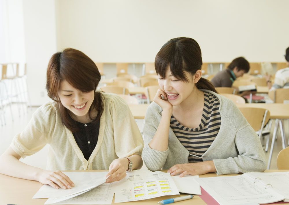 在如今的防控常态下，大学生承担着怎样的责任？