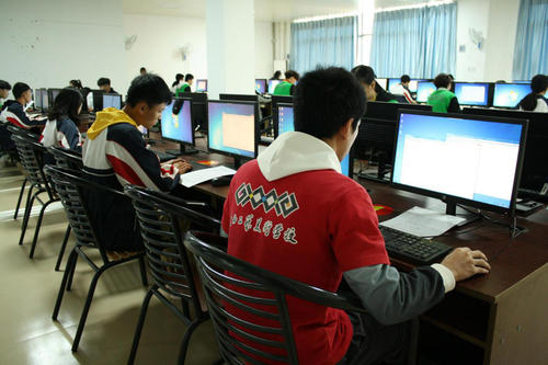 计算机操作员具体是做什么的