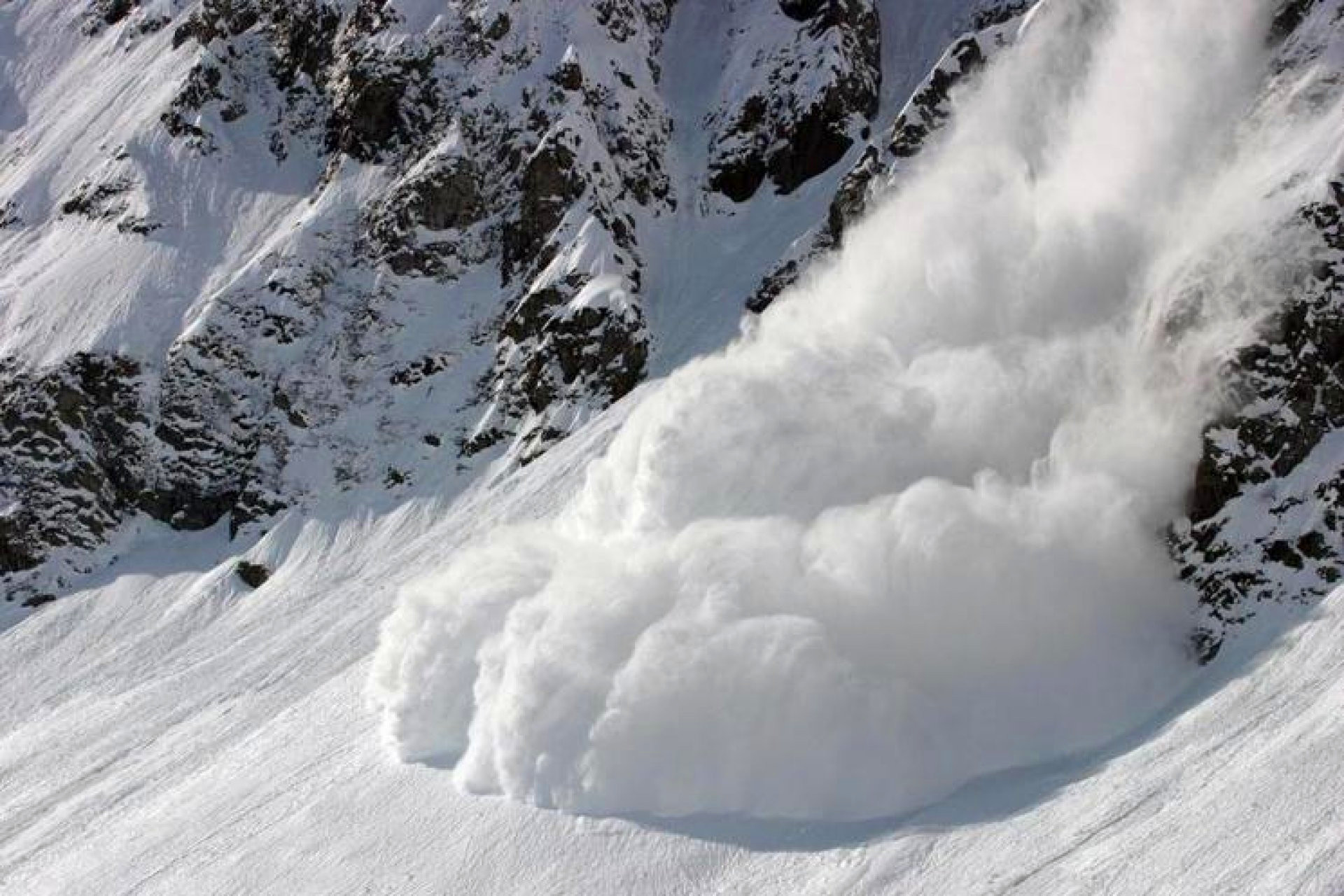 西藏雪崩震撼全过程曝光，这一场面究竟有多令人震撼？