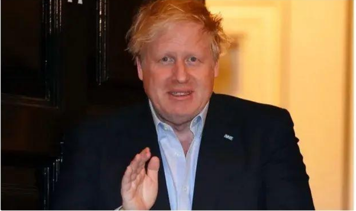 英国的首相后悔群体免疫决定，他究竟为何会后悔？