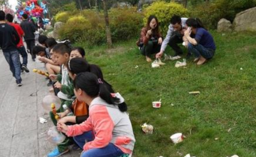 大学校园里的不文明现象