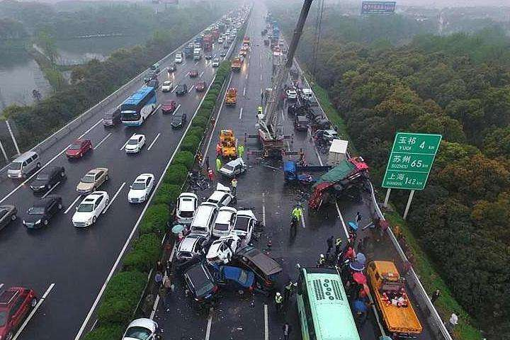 松原车祸轻型货车上16人死亡，事发时的具体细节是什么？
