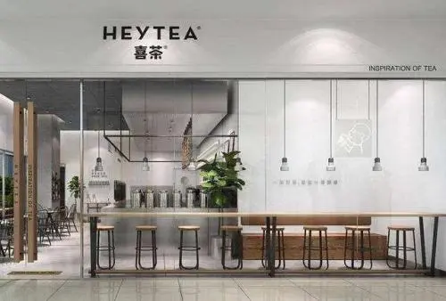 喜茶错拿饮料样品，顾客喝下硅胶仿真水，当时出现了哪些症状？