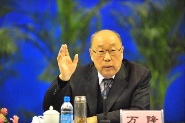 万洪建深夜发文“炮轰”父亲，他们之间究竟发生了什么？