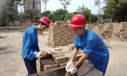 工地考虑为清华搬砖男孩加薪，对其它工人公平吗？
