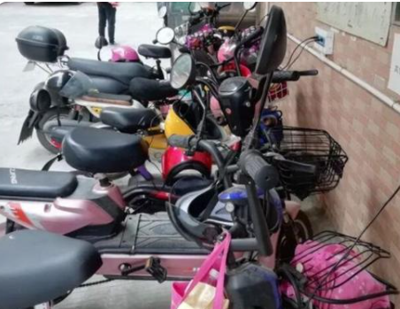 电瓶车进入电梯内为什么会自燃？