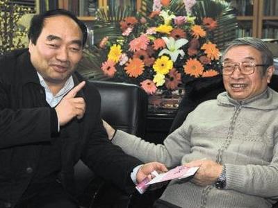 雷政富12秒感动了中国，怎么回事？
