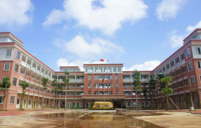 中心小学和中心校是什么意思？特别这个“中心”代表什么意思？