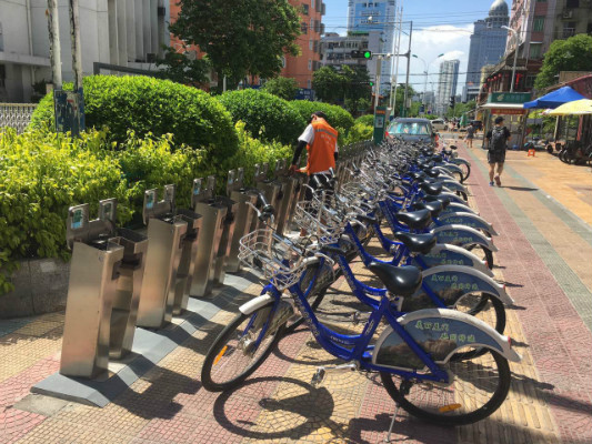 多个城市公共自行车退出运行，公共自行车和共享单车有区别吗？
