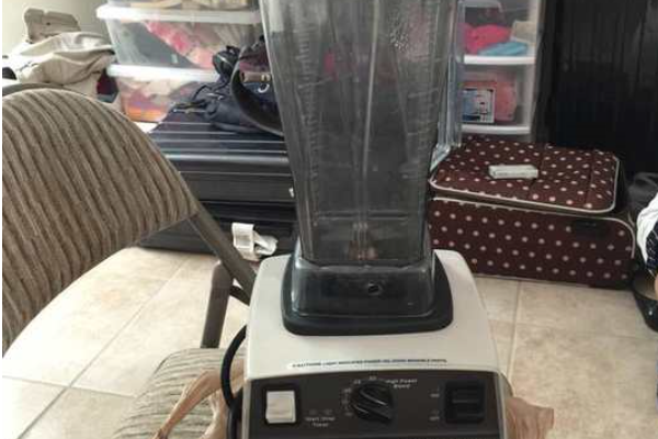 什么牌子的榨汁机好用？求推荐。