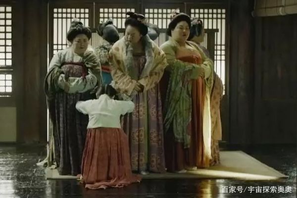 除了妓围以外，古代皇宫没暖气空调为了过冬还有什么方法？