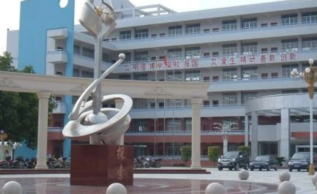 广西省来宾市那个学校是最好的？