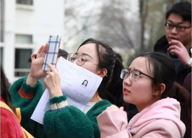 公务员难考吗？