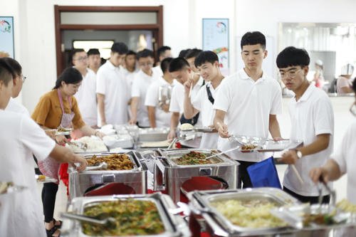 班级剩饭菜超重取消奖学金评选，这个规定效果如何？
