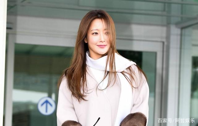 母亲是“韩国第一美女”金喜善，曾被骂长得丑，朴妍雅如今长得怎样了？