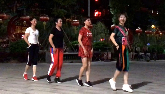 四步舞基本步法教学是什么？