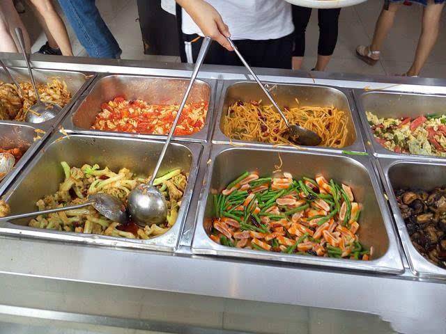 班级剩饭菜超重取消奖学金评选，这个规定效果如何？