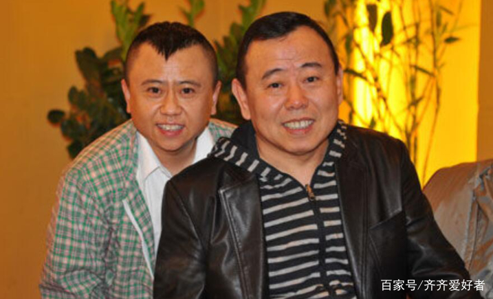 潘长江亲弟弟身高居然有一米八，还是我们的老熟人，你知道他是谁吗？