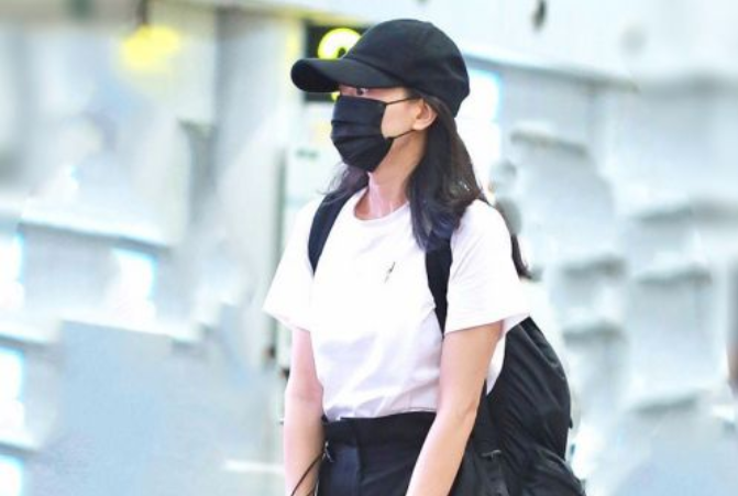 鸭舌帽怎么搭配衣服？
