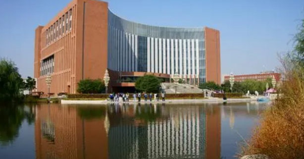 沈阳工业大学怎么样？看到网上好多人评价不咋好，求真实客观的评价。还有就是它的研究生怎么样？
