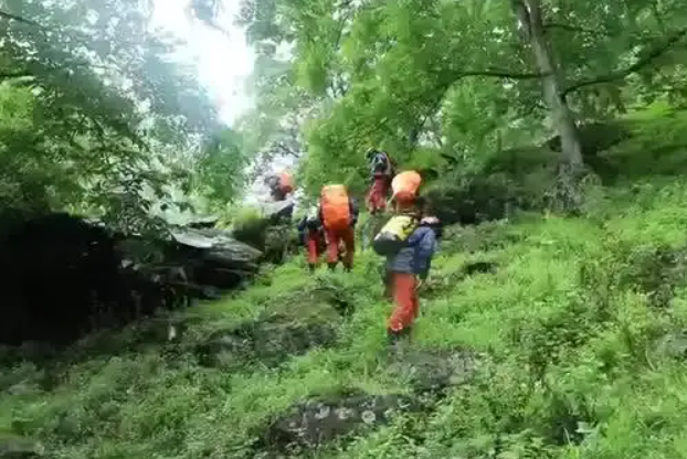 被困苍山13人只差一两公里就到坠机地，他们之后还会前去寻找吗？
