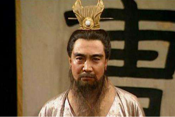乱世枭雄 治世能臣的意思