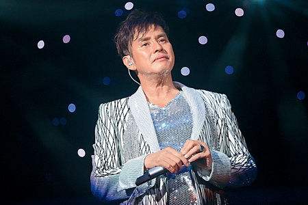 最老版本的封神榜主题曲叫什么？谁唱的？