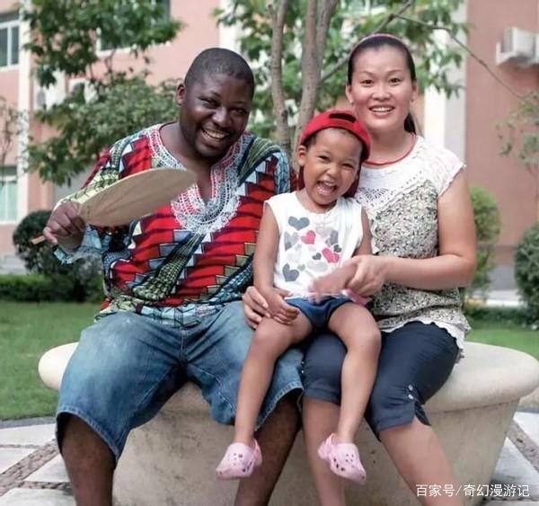 为圆皇妃梦，18岁中国女孩远嫁47岁非洲黑人皇帝，如今过得怎样？