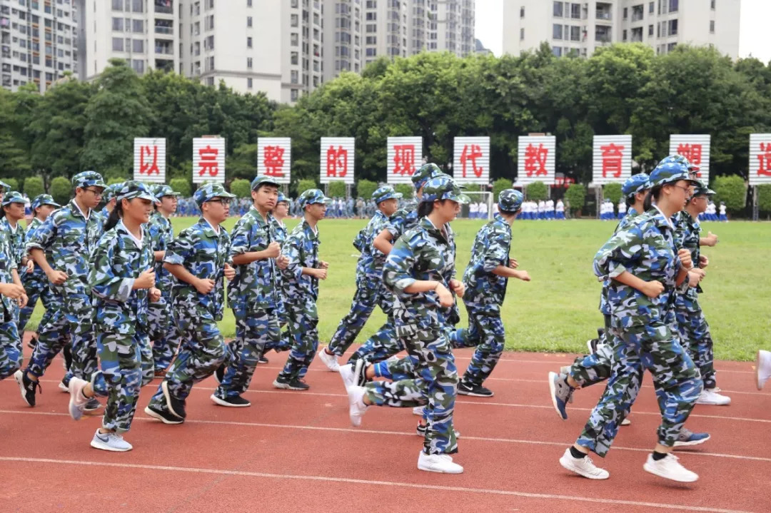 跑步走和正步走的动作要领！详细点