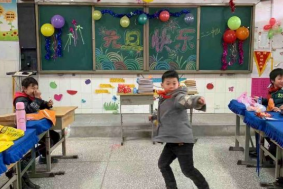庆元旦小学生适合什么节目？